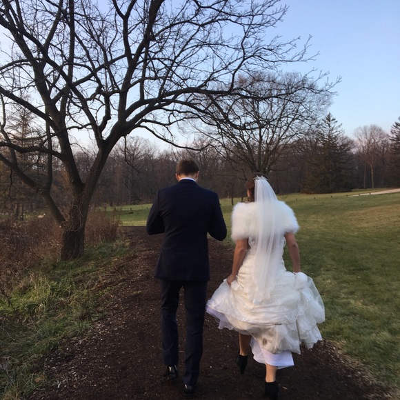 Faux fur. Ivory. Perfect for wedding - Picture 2 of 5